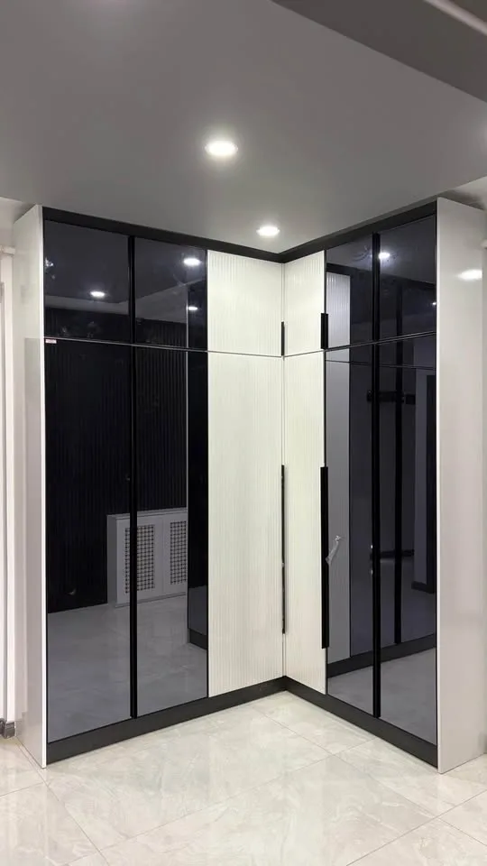 Reflekte Camlı Modern Vestiyer
